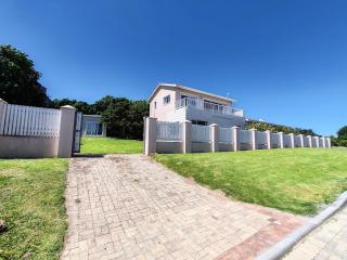 House Clarke Big, Beautiful & Beach Ready - 0