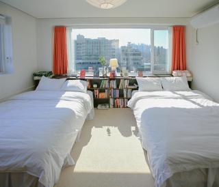 Sans stay, Free Wine, Projector, 3min Station - Seul - 4