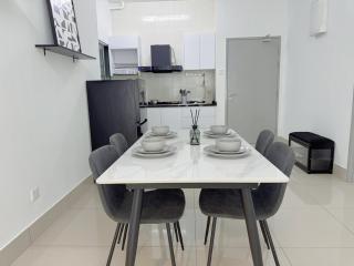 NEW Minimalist Cozy 3R3B SgBesi - 6 pax - Kuala Lumpur - 1