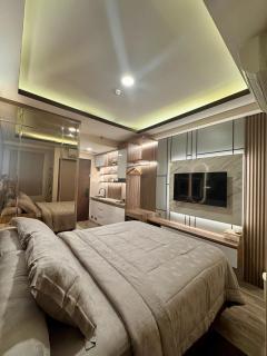 Apartement Trans Park Cibubur By Raya Property with Pool View & Netflix - 5