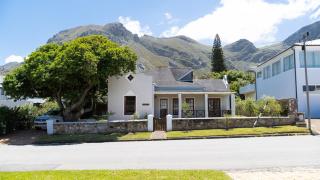 Mountainside Beach House - Hermanus - 0