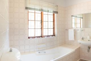 Mountainside Beach House - Hermanus - 6