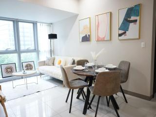 Luxury 2-Bedroom at BGC Uptown - Manila - 7