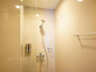 Luxury 2-Bedroom at BGC Uptown - Manila - 2