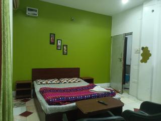 Riverbank Guesthouse with Restaurant & self cooking facility - Guwahati - 6