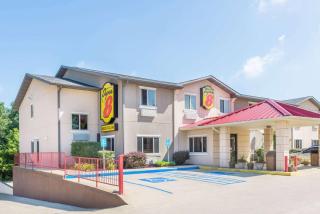 Super 8 by Wyndham Bloomington University Area - Bloomington - 0