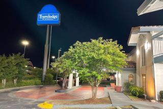 Travelodge by Wyndham Tuscaloosa - Tuscaloosa - 8
