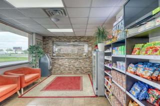 Econo Lodge Neenah - 7