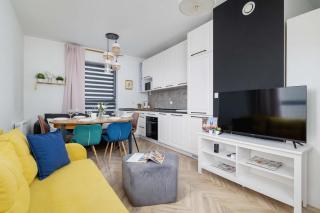 Modern and Bright Apartment with Air Conditioning & Parking by Noclegi Renters - Cracovia - 3