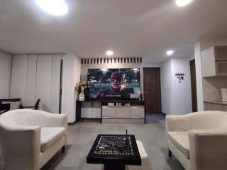 Hermosa Casa en Tumbaco ! Cerca del aeropuerto de Quito y cerca de cumbaya ! - Quito - 0