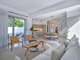 The bright and elegant Villa Akira - Naousa - 0