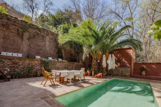 Charming 5 bedroom - 4