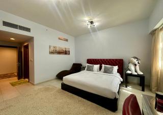 Stylish 1BR in Executive Tower - 1