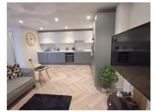 Grand Drive-Spacious & Stylish Family Haven Garden-Parking! - Raynes Park - 5