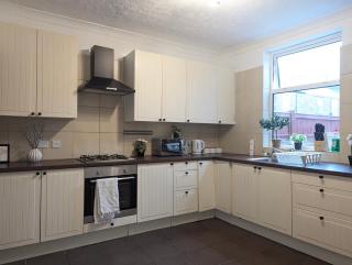 Modern Double Room w Private Bath & Free Parking - 7