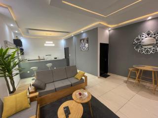 Appartement meublé de 2 chambres et vaste terrasse - 5 min de la plage Fidjrosse Club des Rois - Cotonou - 8