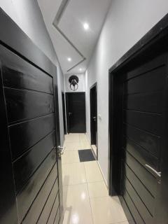 Appartement meublé de 2 chambres et vaste terrasse - 5 min de la plage Fidjrosse Club des Rois - Cotonou - 3
