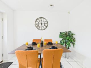 NEW Prestbury Place by Signature Stays - 5 Bedroom House Near Cheltenham Racecourse - 1