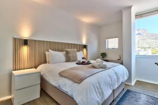 Spacious 2 Bedroom Apartment with Table Mountain View - 8