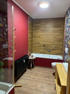 J22 - Fullhouse - Apartments - Fussgängerzone - Netflix - 1