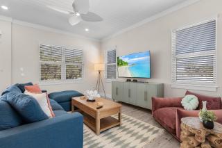 211 Blue Palm- Spacious 5-Bedroom Pool Home, Steps from Beach! home - 4