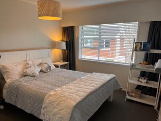 Best on the Block minimum four nights - Auckland - 4