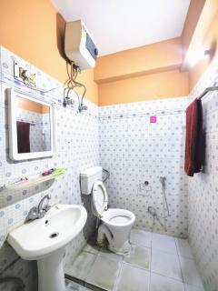 Cozy Guwahati Apartment with City Mountain Views - Guwahati - 3