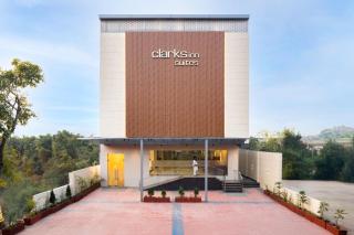 Clarks Inn Suites Agra Near Tajmahal - Agra - 9