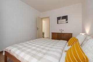 Apartment Susnjici 2 with Pool, Children Playground and Terrace - Baderna - 3