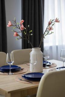 Spacious 4-Bedroom Apartment by Noclegi Renters - Warsaw - 2