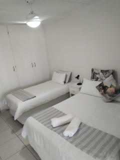 76 Eden Dunes Beachfront Apartment - Shelly Beach - Margate - 7