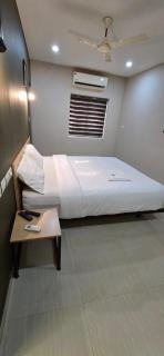 kuzhiyar grande suite - Cochin - 9