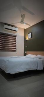 kuzhiyar grande suite - Cochin - 8