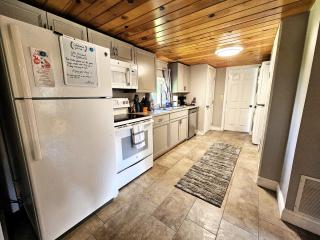 Cozy & Convenient Home Near The University & Bangor - Old Town - 5