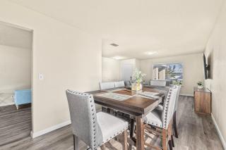 Peaceful and Quiet 4 Br house with Garage - 1