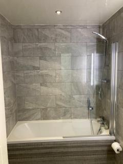 Central Doncaster 1BED 1BATH Pent-Apartment - 2