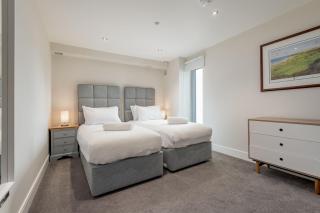 Square Green - No 13 Balcony - 8