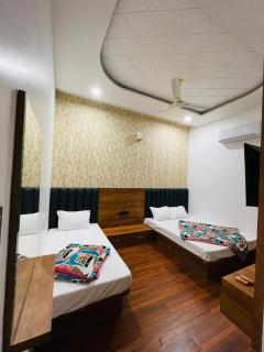 Hotel 4S Niwas - 100 Meter from Langar Hall Gate - Amritsar - 3