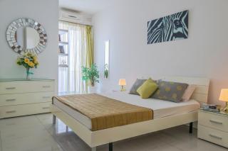 Spacious Penthouse w Side Sea View - 4