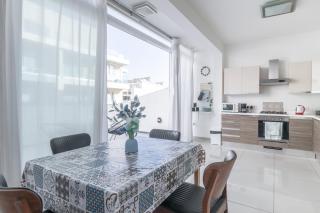 Modern Penthouse w Side Sea View - St Paul's Bay - 2