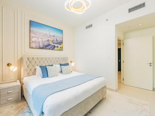 the 'Paris' Condo - Stylish 2Bd with Burj View - 4
