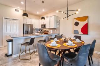 879 Condo Luxuoso 2Q c/ Quarto Mickey e Resort Completo! - 8