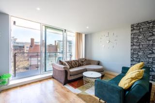 Chic Lakeside Apartment w Free Parking Near ExCel - North Woolwich - 4