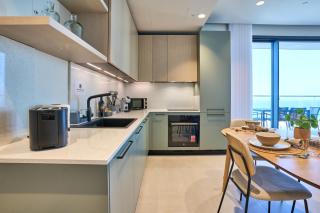 Enchanting One-Bedroom Apartment on 25th Floor - 5