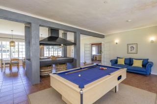 Rustic Farmhouse Retreat with Wood-Fire Hot Tub by Host Agents - Kapstadt - 7