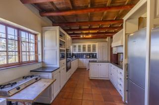 Rustic Farmhouse Retreat with Wood-Fire Hot Tub by Host Agents - Kapstadt - 5