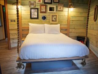 Blackwood Forest Cabins - Forest Holidays - Popham - 8