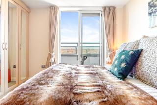 City centre Luxury penthouse with balcony, terrace & free parking - Leicester - 4
