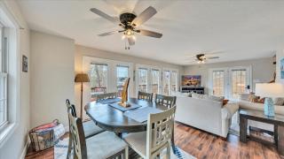 Lakefront 3BR with Dock, Fire Pit, Lawn Games, and Game Room - Moneta - 9