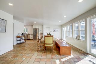 Riverfront Gem with Fire Pit in Eden - Eden - 2